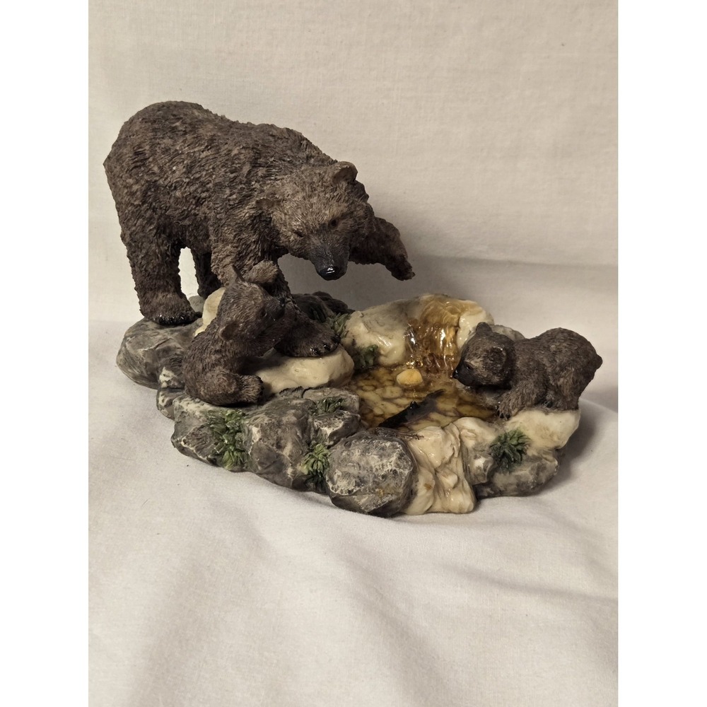 Vintage Wellington Figurine With Mom & Cubs Fishing Salmon Made Of Resin GVC